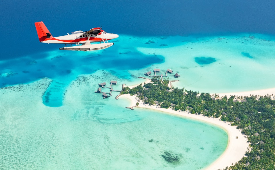 Traumreise auf die Malediven und was du darüber wissen solltest 2 flug ueber die maledivischen inseln n