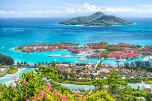Traumurlaub Seychellen – Was du alles über die Seychellen wissen musst 4 Luftaufnahme der Insel Mahé, Seychellen